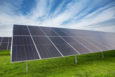 Güneş paneli, fotovoltaik, alternatif elektrik kaynağı. Yenilenebilir Enerji. Güneş Gücü. 