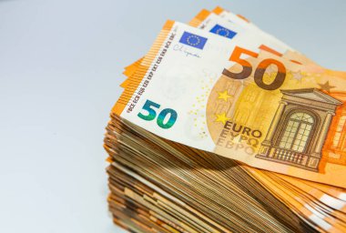 Euro nakit para. Avrupa Birliği para biriminin bir sürü banknotu yakında. Finansal yatırım, tasarruf, gelir kazancı kavramı.
