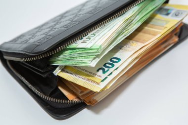 Euro nakit para. Avrupa Birliği para biriminin bir sürü banknotu yakında. Finansal yatırım, tasarruf, gelir kazancı kavramı.
