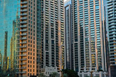 Birleşik Arap Emirlikleri 'ndeki Dubai şehrindeki modern binalar.