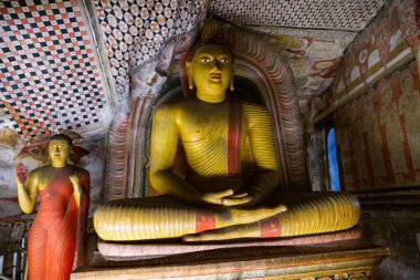 Dambulla, Sri Lanka 'daki en büyük ve en iyi korunmuş mağara tapınağı kompleksidir. Sri Lanka 'da Budizm