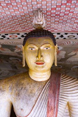 Dambulla, Sri Lanka 'daki en büyük ve en iyi korunmuş mağara tapınağı kompleksidir. Sri Lanka 'da Budizm