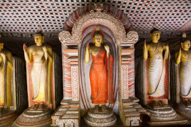 Dambulla, Sri Lanka 'daki en büyük ve en iyi korunmuş mağara tapınağı kompleksidir. Sri Lanka 'da Budizm