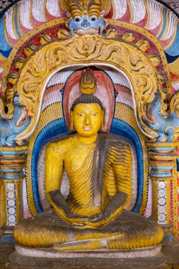 Dambulla, Sri Lanka 'daki en büyük ve en iyi korunmuş mağara tapınağı kompleksidir. Sri Lanka 'da Budizm