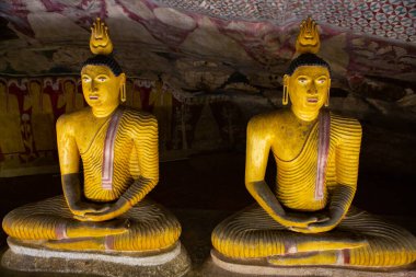 Dambulla, Sri Lanka 'daki en büyük ve en iyi korunmuş mağara tapınağı kompleksidir. Sri Lanka 'da Budizm