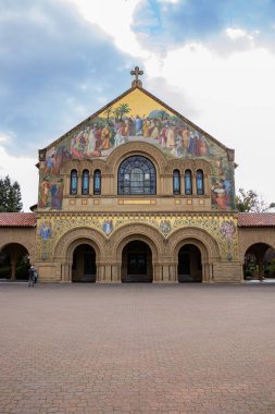 Stanford Üniversitesi, Stanford, Kaliforniya 'da bulunan prestijli bir özel araştırma üniversitesidir. Teknoloji, ticaret, hukuk ve tıp gibi alanlarda önde gelen kurumlardan biridir..