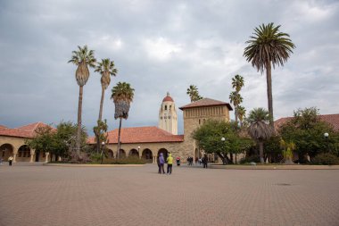 Stanford Üniversitesi, Stanford, Kaliforniya 'da bulunan prestijli bir özel araştırma üniversitesidir. Teknoloji, ticaret, hukuk ve tıp gibi alanlarda önde gelen kurumlardan biridir..