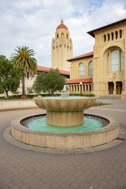 Stanford Üniversitesi, Stanford, Kaliforniya 'da bulunan prestijli bir özel araştırma üniversitesidir. Teknoloji, ticaret, hukuk ve tıp gibi alanlarda önde gelen kurumlardan biridir..