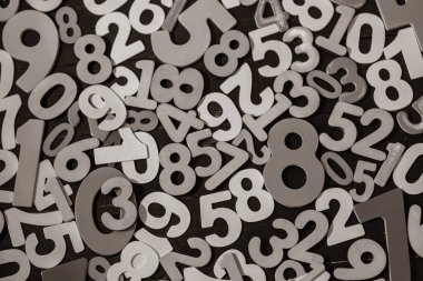 Siyah ve beyaz arkaplanda soyut matematiksel sayılar. Finans ve Veri Kavramı. Fütürist Dijital Tasarım. Siber Teknoloji TemasıName