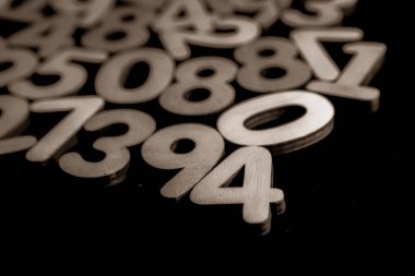 Rakamların geçmişi. Sıfırdan dokuza kadar. Sayıların dokusu. Mali veri kavramı. Matematik. Sayılarla kusursuz desen. finansal kriz konsepti. İş başarısı.