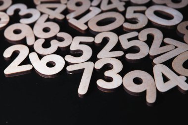 Rakamların geçmişi. Sıfırdan dokuza kadar. Sayıların dokusu. Mali veri kavramı. Matematik. Sayılarla kusursuz desen. finansal kriz konsepti. İş başarısı.