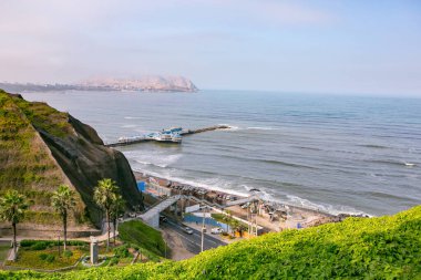 Lima caddesi, Peru 'nun başkenti ama aynı zamanda ortaçağ sömürge binaları olan en büyük şehir.