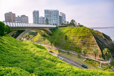Lima caddesi, Peru 'nun başkenti ama aynı zamanda ortaçağ sömürge binaları olan en büyük şehir.