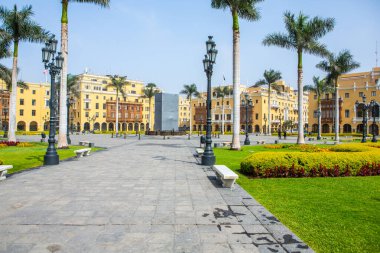 Lima caddesi, Peru 'nun başkenti ama aynı zamanda ortaçağ sömürge binaları olan en büyük şehir.