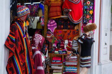 Lima caddesi, Peru 'nun başkenti ama aynı zamanda ortaçağ sömürge binaları olan en büyük şehir.