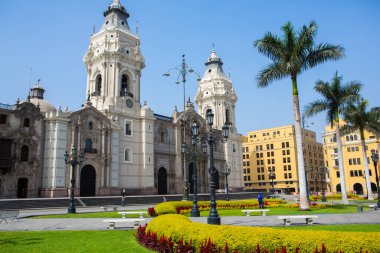 Lima caddesi, Peru 'nun başkenti ama aynı zamanda ortaçağ sömürge binaları olan en büyük şehir.