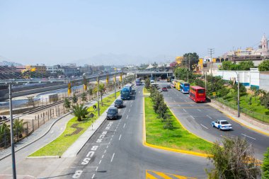 Lima caddesi, Peru 'nun başkenti ama aynı zamanda ortaçağ sömürge binaları olan en büyük şehir.