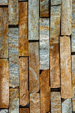 Taş duvar. Dekorasyon için taştan bir arka plan. Tasarım için doku. Granit çakıl taşı dokusu