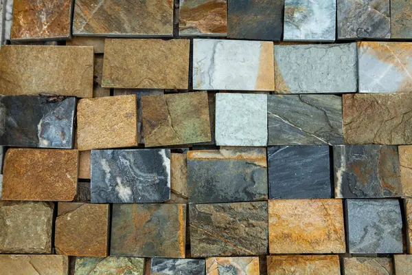 Taş duvar. Dekorasyon için taştan bir arka plan. Tasarım için doku. Granit çakıl taşı dokusu