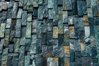 Taş duvar. Dekorasyon için taştan bir arka plan. Eski tuğla döşeme dokusu. Granit çakıl