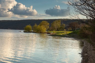 Moldova Cumhuriyeti 'nin güzel kırsal manzarası. Baharda köy hayatı.