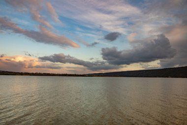 Moldova Cumhuriyeti 'nin güzel kırsal manzarası. Baharda köy hayatı.