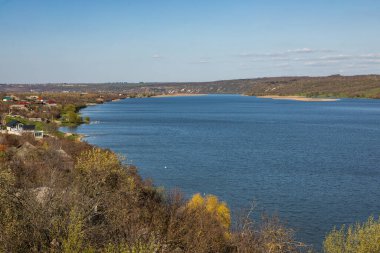 Moldova Cumhuriyeti 'nin güzel kırsal manzarası. Baharda köy hayatı.