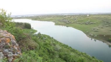 Yazın Moldova Cumhuriyeti 'nden güzel doğa manzarası. Doğu Avrupa 'da köy hayatı