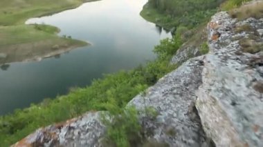 Yazın Moldova Cumhuriyeti 'nden güzel doğa manzarası. Doğu Avrupa 'da köy hayatı