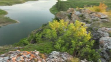 Yazın Moldova Cumhuriyeti 'nden güzel doğa manzarası. Doğu Avrupa 'da köy hayatı