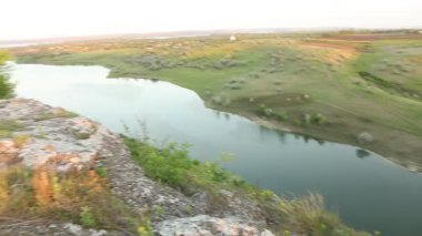 Yazın Moldova Cumhuriyeti 'nden güzel doğa manzarası. Doğu Avrupa 'da köy hayatı