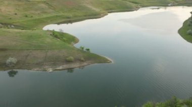 Yazın Moldova Cumhuriyeti 'nden güzel doğa manzarası. Doğu Avrupa 'da köy hayatı