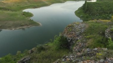 Yazın Moldova Cumhuriyeti 'nden güzel doğa manzarası. Doğu Avrupa 'da köy hayatı