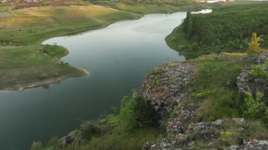 Yazın Moldova Cumhuriyeti 'nden güzel doğa manzarası. Doğu Avrupa 'da köy hayatı