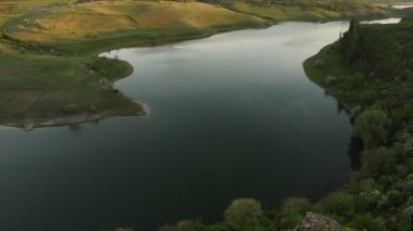 Yazın Moldova Cumhuriyeti 'nden güzel doğa manzarası. Doğu Avrupa 'da köy hayatı