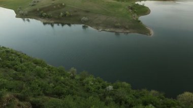 Yazın Moldova Cumhuriyeti 'nden güzel doğa manzarası. Doğu Avrupa 'da köy hayatı