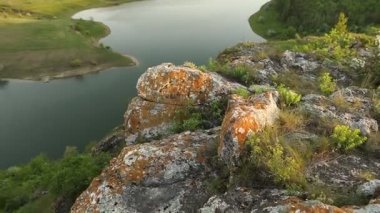 Yazın Moldova Cumhuriyeti 'nden güzel doğa manzarası. Doğu Avrupa 'da köy hayatı