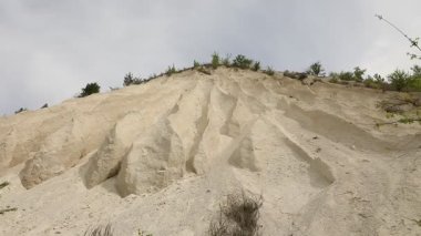 Yazın Moldova Cumhuriyeti 'nden güzel doğa manzarası. Doğu Avrupa 'da köy hayatı