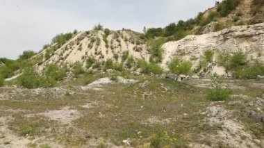 Yazın Moldova Cumhuriyeti 'nden güzel doğa manzarası. Doğu Avrupa 'da köy hayatı