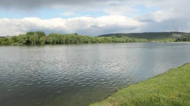 Yazın Moldova Cumhuriyeti 'nden güzel doğa manzarası. Doğu Avrupa 'da köy hayatı