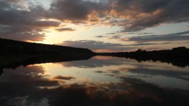 Yazın Moldova Cumhuriyeti 'nden güzel doğa manzarası. Doğu Avrupa 'da köy hayatı