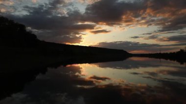 Yazın Moldova Cumhuriyeti 'nden güzel doğa manzarası. Doğu Avrupa 'da köy hayatı