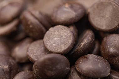 En kaliteli çikolata çekirdekleri. Doğal çikolata arka planı