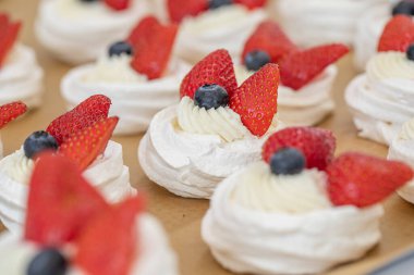 Pavlovas 'ın Çilek ve Yabanmersinli yakın çekimi