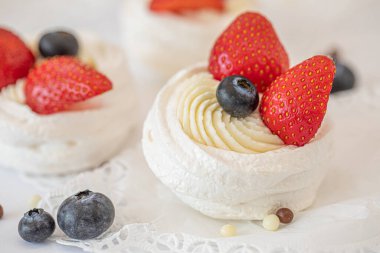 Pavlovas 'ın Çilek ve Yabanmersinli yakın çekimi