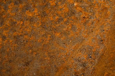 Çatlaklı paslı metal bir yüzeye yakın çekim. Yaşlanmış demir arkaplan.