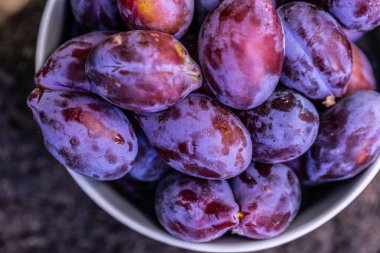 Beyaz Kasedeki Taze Erikler Yakın Çekim Görünümü