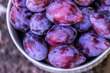 Beyaz Kasedeki Taze Erikler Yakın Çekim Görünümü