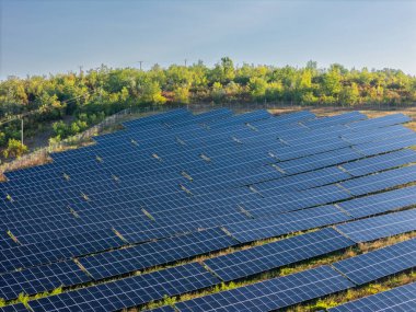 Güneş paneli, fotovoltaik, alternatif elektrik kaynağı. Yenilenebilir Enerji. Güneş Gücü