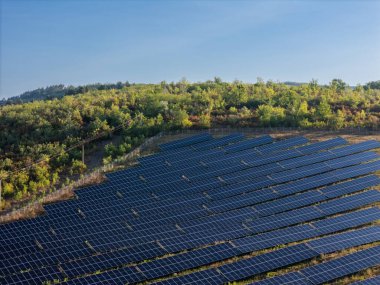 Güneş paneli, fotovoltaik, alternatif elektrik kaynağı. Yenilenebilir Enerji. Güneş Gücü